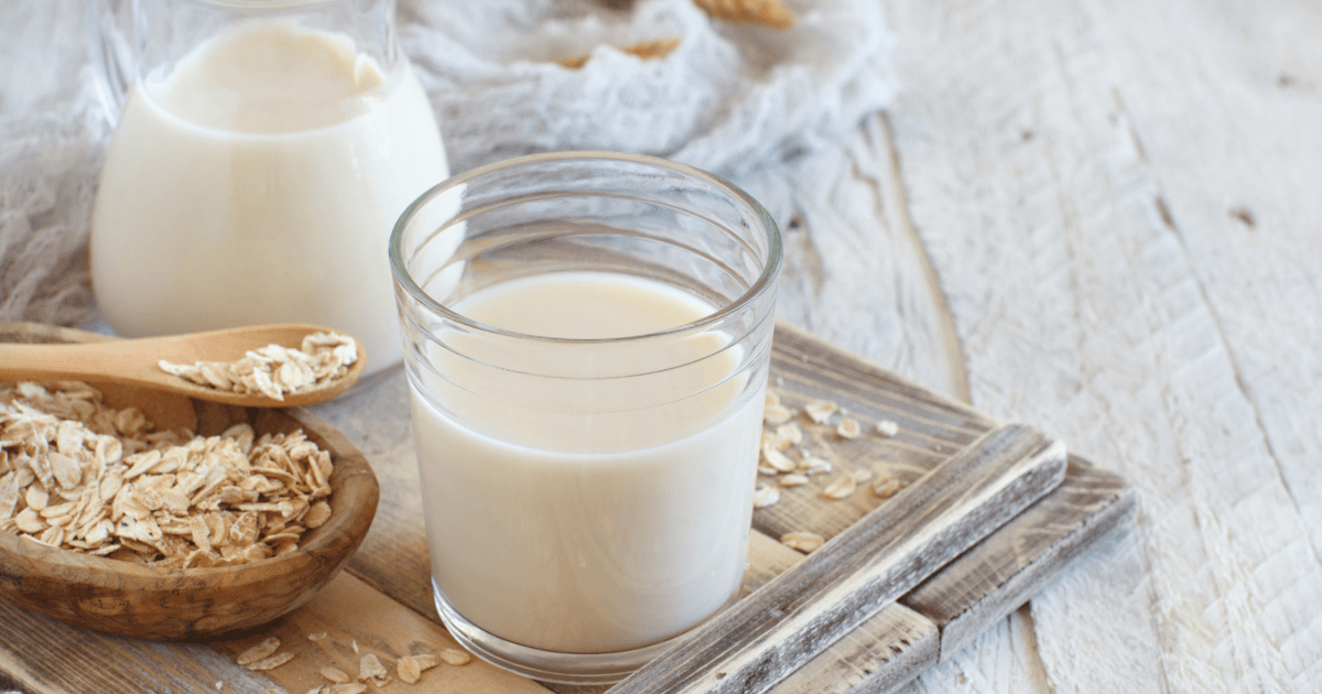 Cashew Milk vs Oat Milk: Texture, Sugar, and Clean Labels